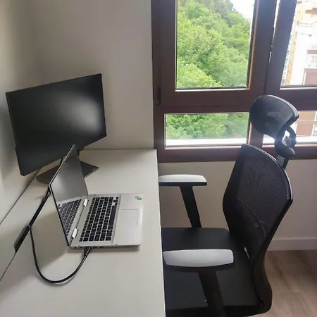 Digital Nomad Paradise - Garaje/pc Monitor