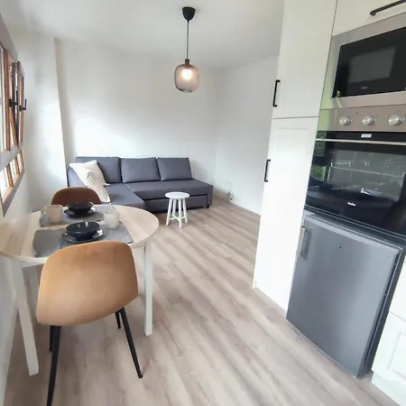 Digital Nomad Paradise - Garaje/pc Monitor *