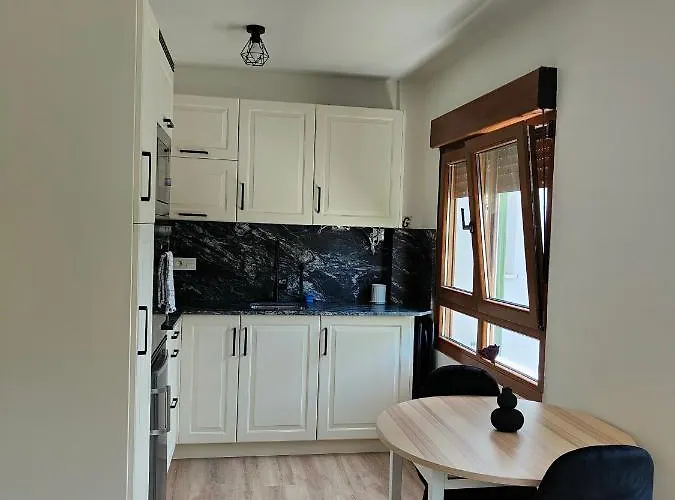 Digital Nomad Paradise - Garaje/pc Monitor Appartement Salinas (Castrillon)