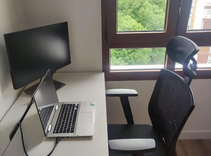 Digital Nomad Paradise - Garaje/pc Monitor